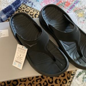 Hoka. Brand new never worn Ultra boost 5.0 flip flop